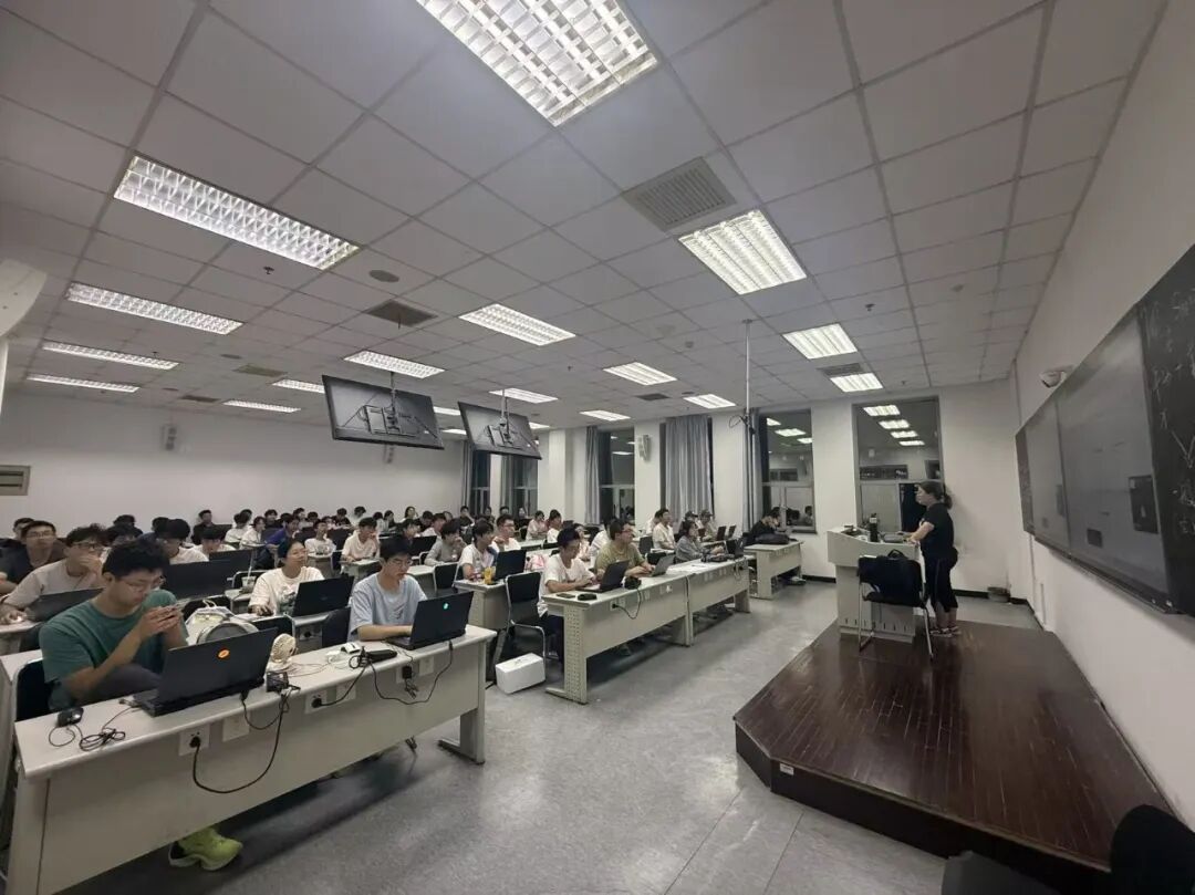 點燃興趣，賦能未來 人工智能學院“職業(yè)能力+興趣”微課火熱開啟，聚焦教學軟件開發(fā)